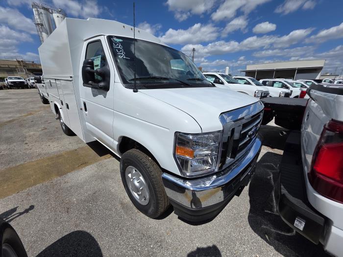 2025 Ford E-350-6