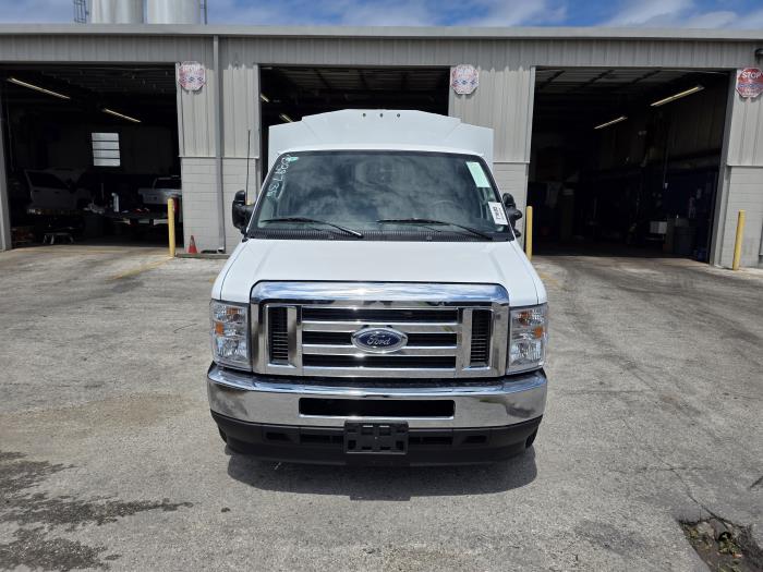 2025 Ford E-350-2