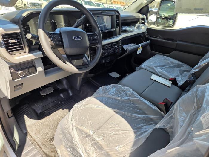 2025 Ford F-550-11