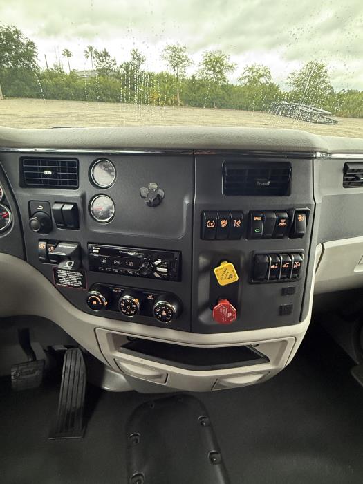 2020 Peterbilt 579-24