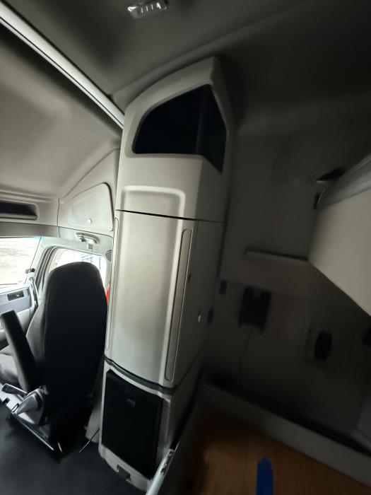 2020 Peterbilt 579-16