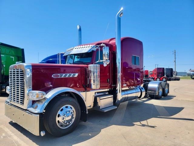 2022 Peterbilt 389-2