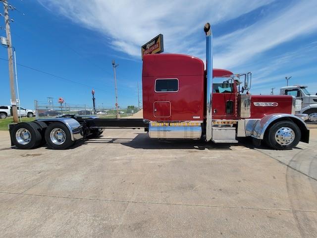 2022 Peterbilt 389-6