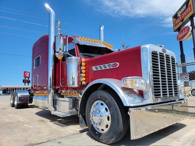 2022 Peterbilt 389-4