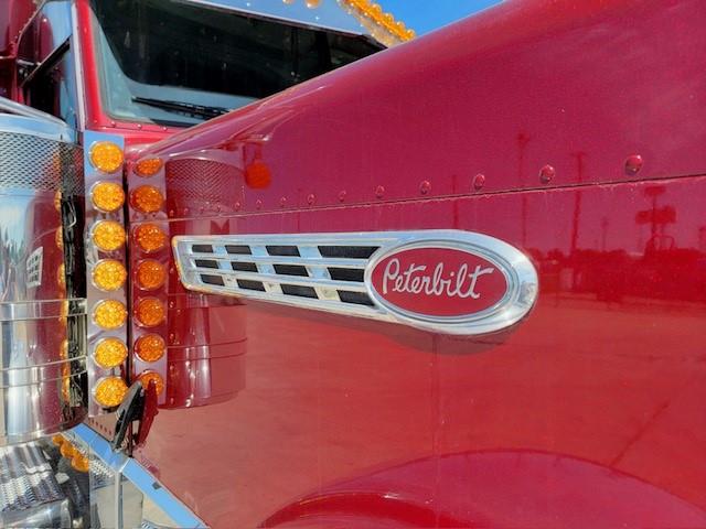 2022 Peterbilt 389-10