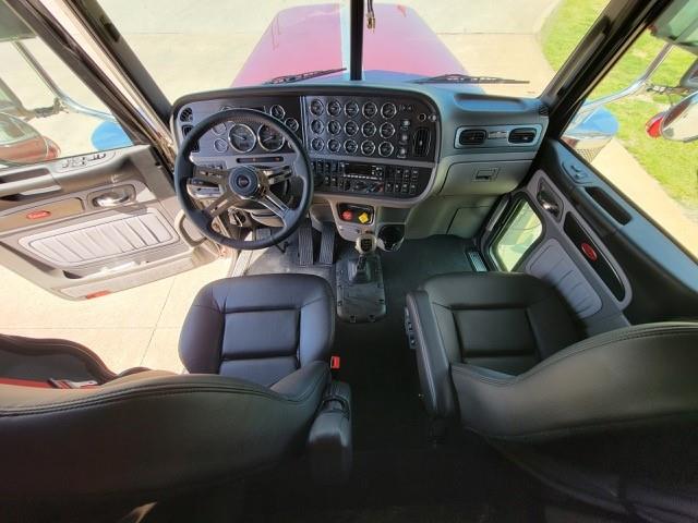 2022 Peterbilt 389-16