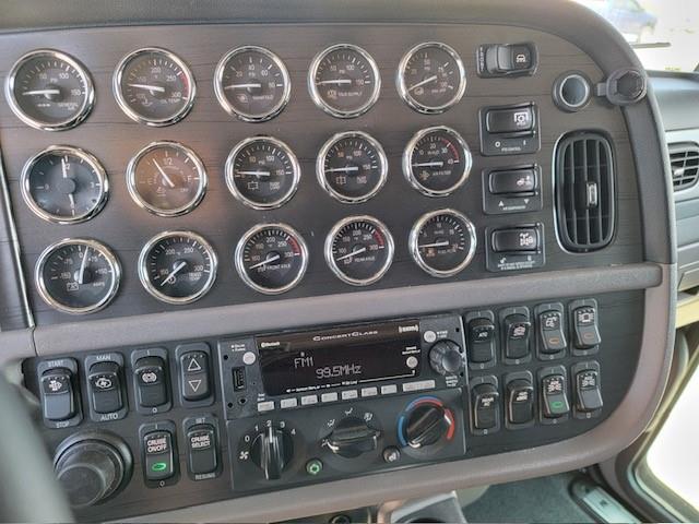 2022 Peterbilt 389-17