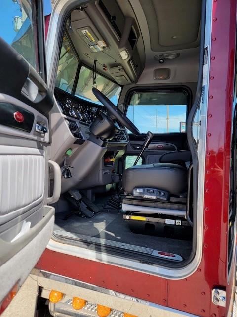 2022 Peterbilt 389-15