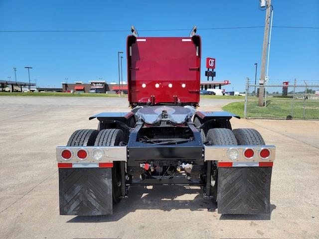 2022 Peterbilt 389-9