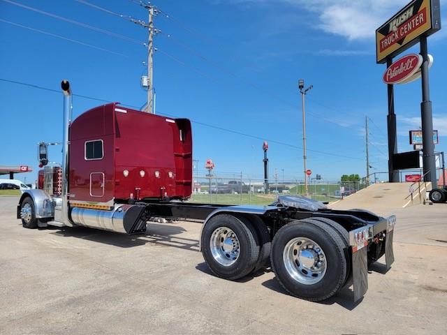 2022 Peterbilt 389-8