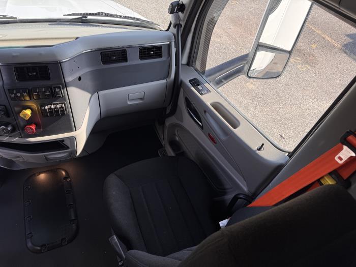 2020 Peterbilt 579-18