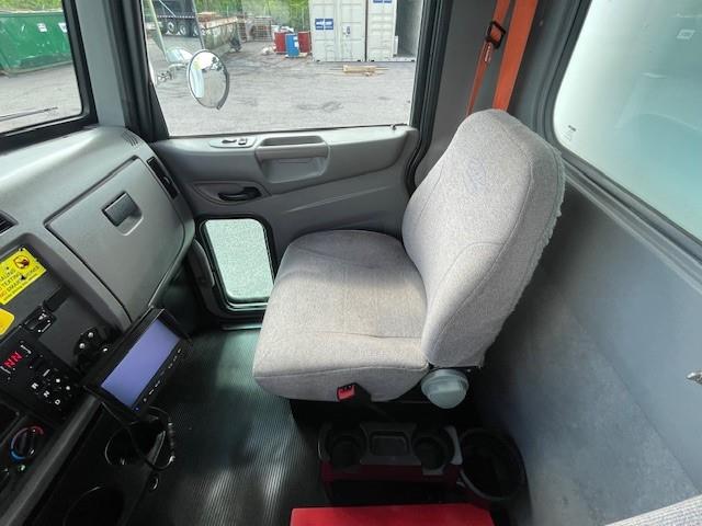 2020 Peterbilt 337-21