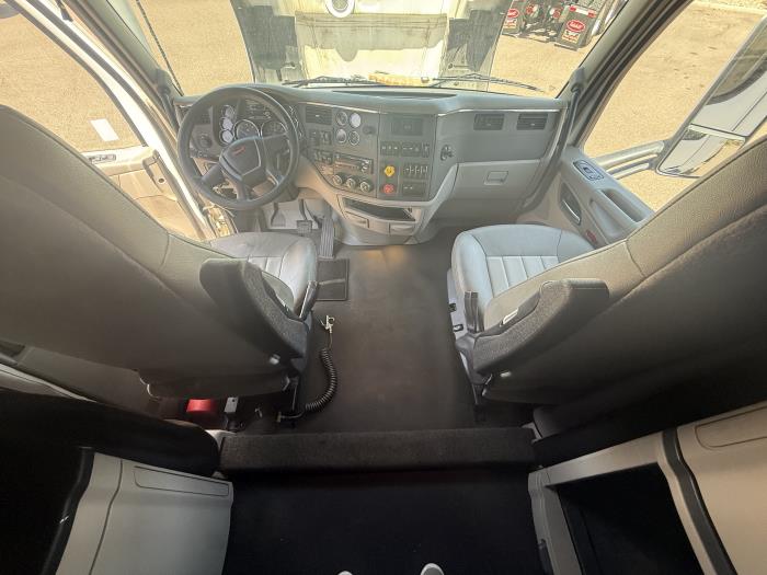 2020 Peterbilt 579-18