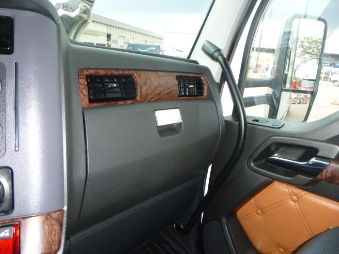 2024 Kenworth T680-22
