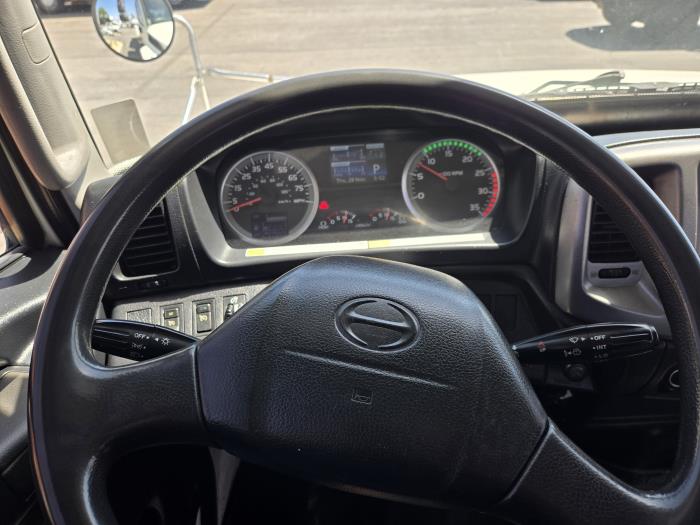 2011 Hino 268A-2