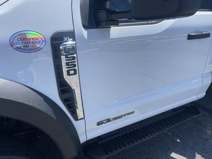 2025 Ford F-550-11