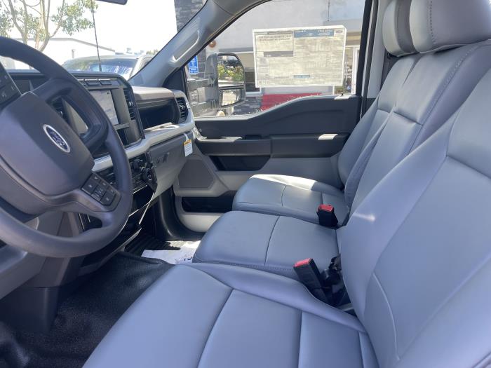 2025 Ford F-550-16