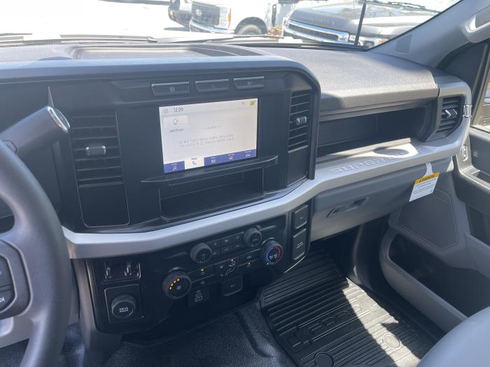 2025 Ford F-550-17