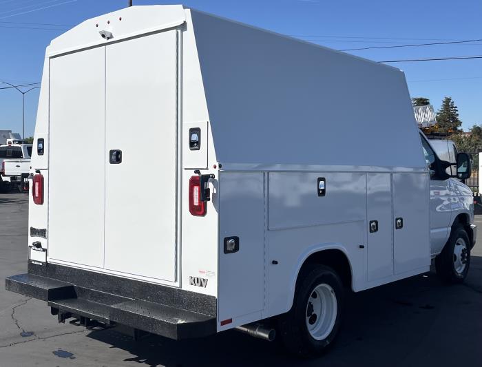 2025 Ford E-350-4