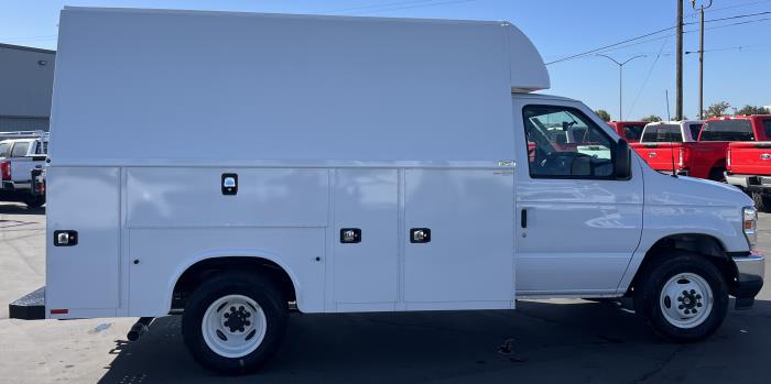 2025 Ford E-350-5
