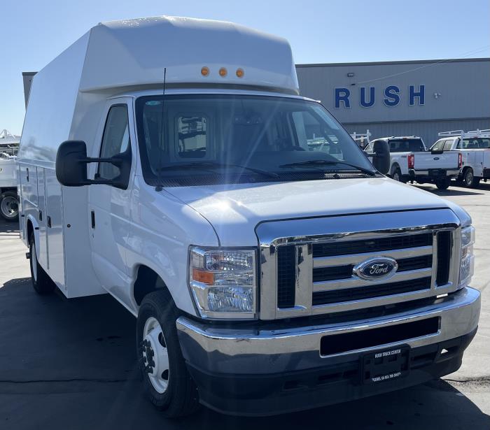 2025 Ford E-350-7