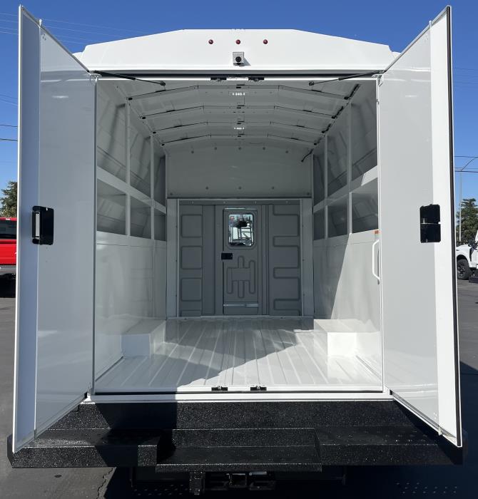 2025 Ford E-350-8