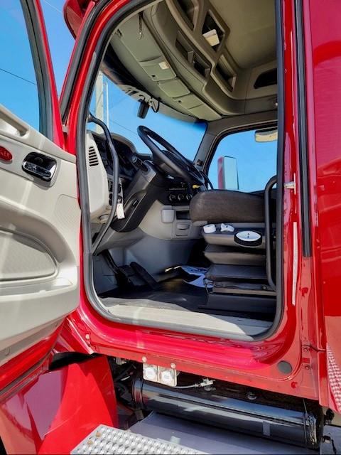 2022 Peterbilt 579-17