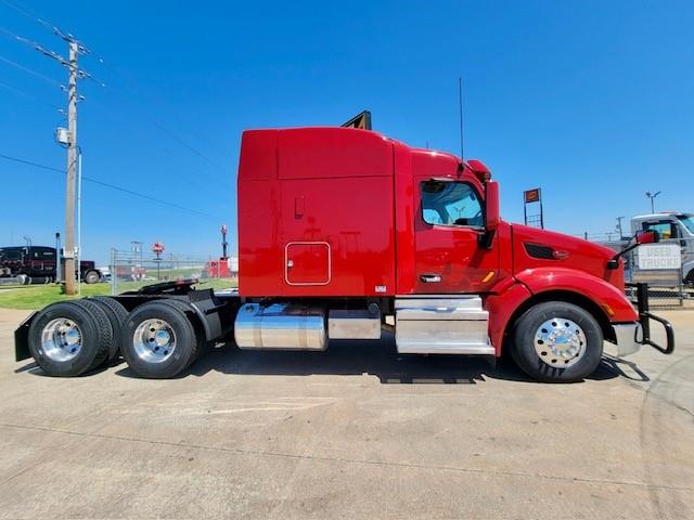 2022 Peterbilt 579-8