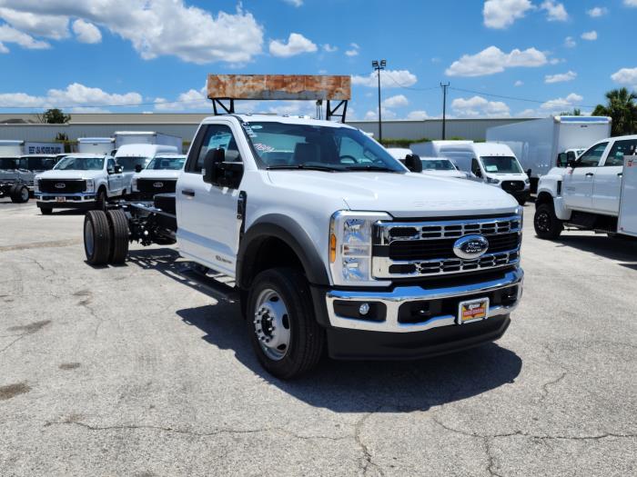2025 Ford F-550-3