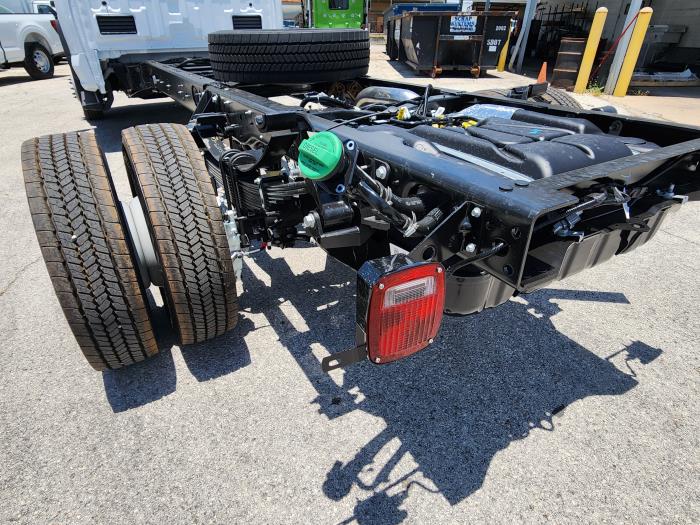 2025 Ford F-550-10