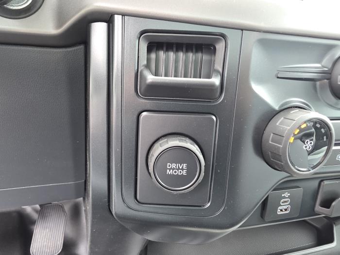 2025 Ford F-550-17