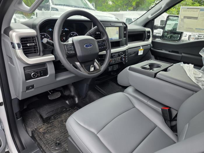 2025 Ford F-550-7