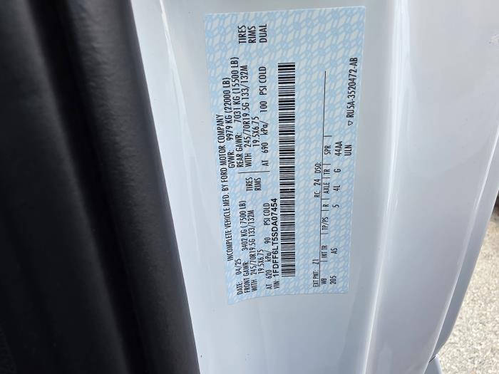 2025 Ford F-600-18