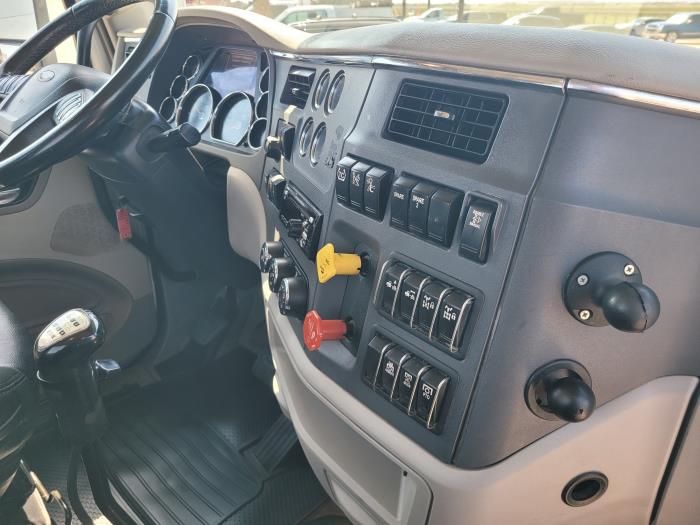 2020 Peterbilt 567-8