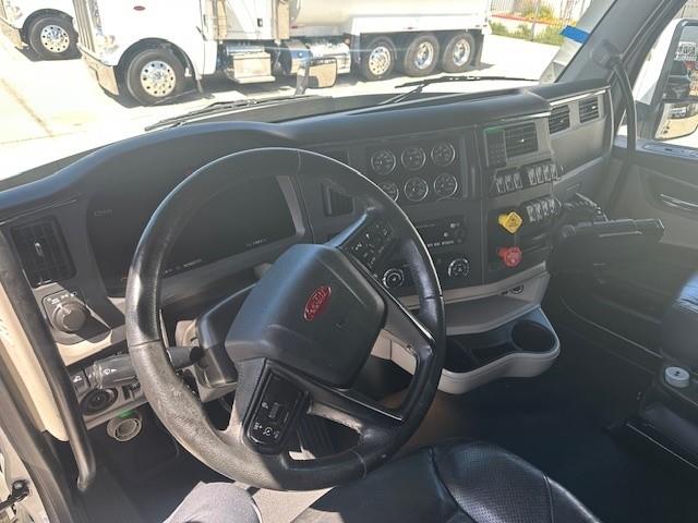 2023 Peterbilt 579-5