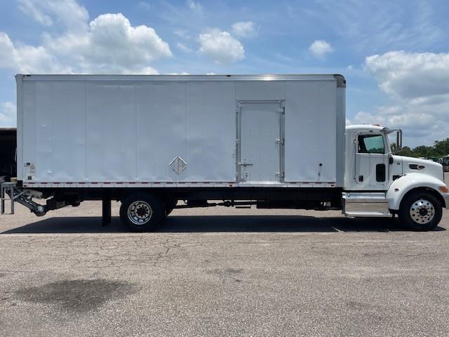 2020 Peterbilt 337-8