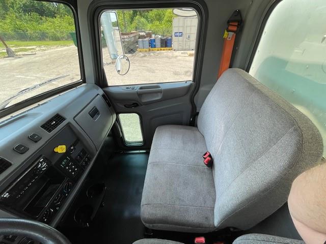 2020 Peterbilt 337-17