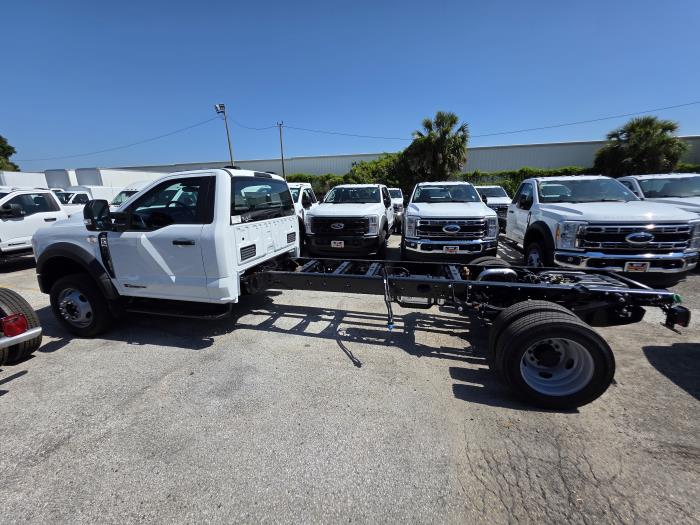 2025 Ford F-550-7