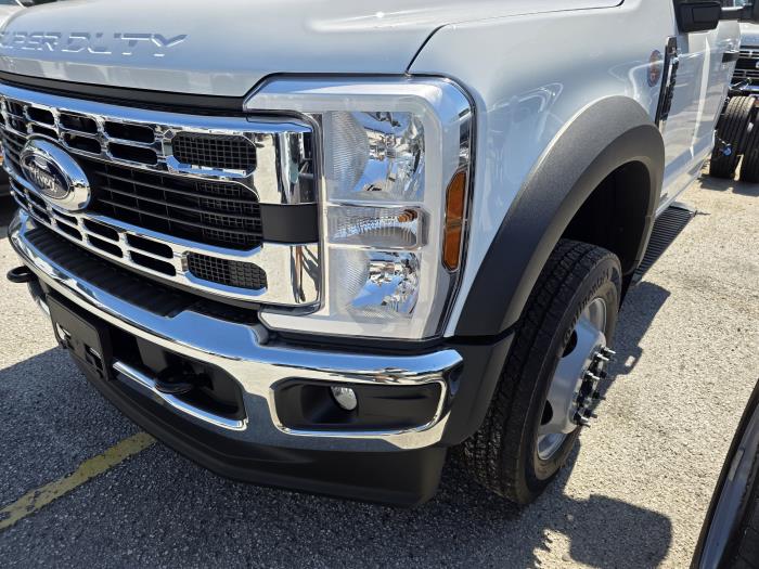 2025 Ford F-550-11
