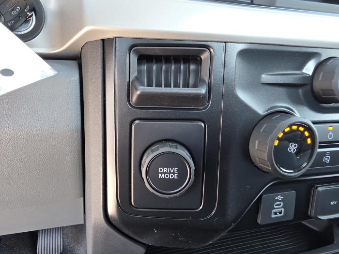 2025 Ford F-550-15