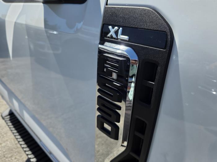 2025 Ford F-550-12