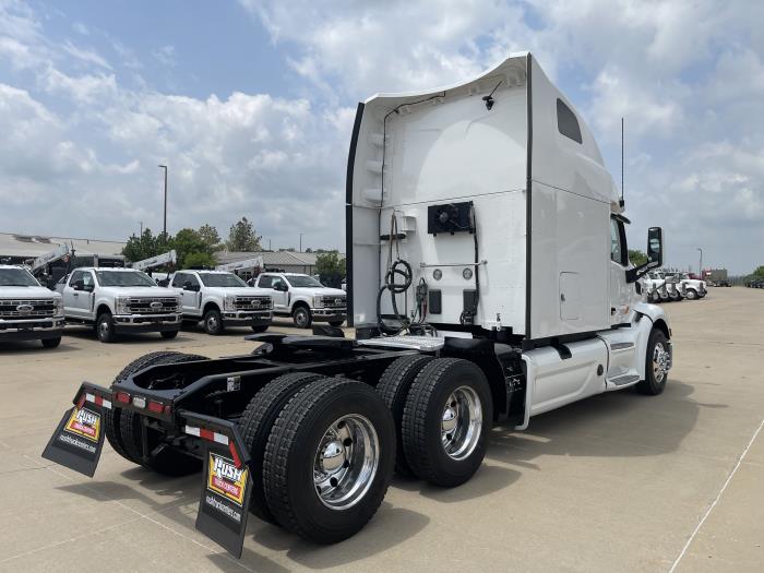 2022 Peterbilt 579-8