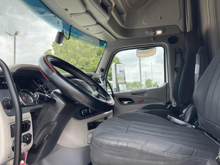 2022 Peterbilt 579-12