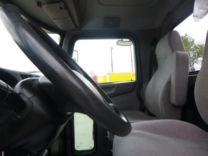 2018 Peterbilt 337-15