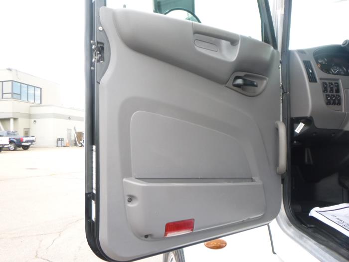 2018 Peterbilt 337-17