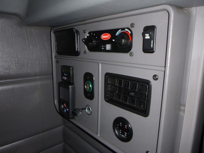 2019 Peterbilt 389-24