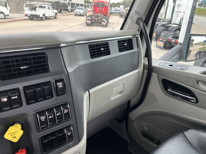 2020 Peterbilt 579-27