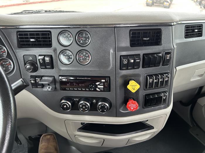 2020 Peterbilt 579-28