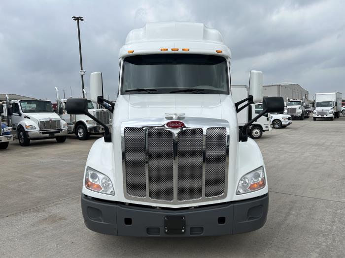 2021 Peterbilt 579-8