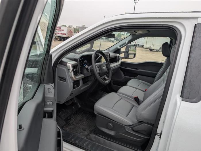 2025 Ford F-550-14